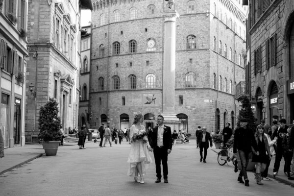 wedding photographer in florence enrico diviziani photographer i tell this beautiful couple in florence among the sessence of the renaissance. the brautiful piazzale michelangelo and oldbridge after we come santa maria del fiore dom.  in one of the afternoon of may J&D came in florence to realized their dream to get married in italy florence tuscany. one of the my beautiful elopement i had ever made. i tell this beautiful story and i try to captur the essence end intimacy with lightness. the dream come true in florence tuscany italy